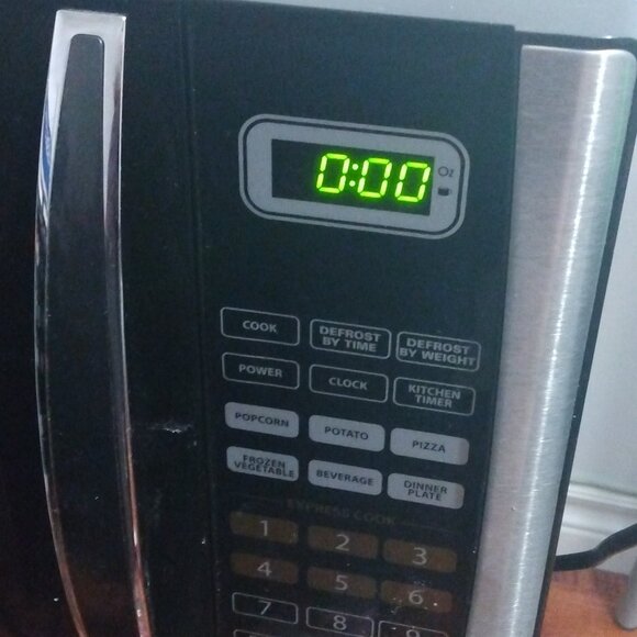 Ssalton microwave as new  because was not used in a perfect condition. - Picture 4 of 5
